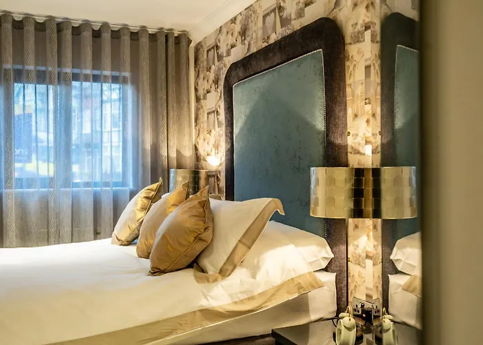 5 London Mews